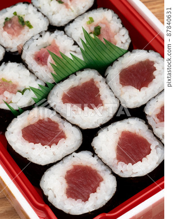 Take-out of sushi, Tekka Maki and Negitoro roll 87840631
