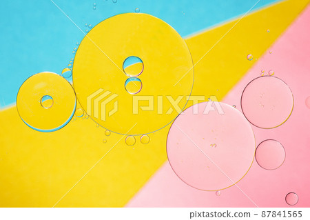 Abstract oil and water bubbles over colorful background. Oil drops creative background. 87841565