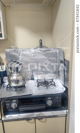 A kitchen 87841692