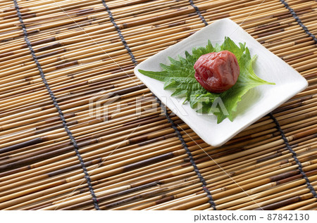Salted plum  87842130