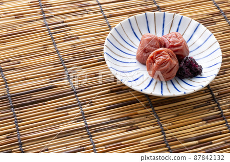 Salted plum  87842132