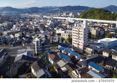 從江波山氣象館的屋頂看到的江波地區的房屋 從江波山氣象館的屋頂看到的江波地區的房屋 87842959