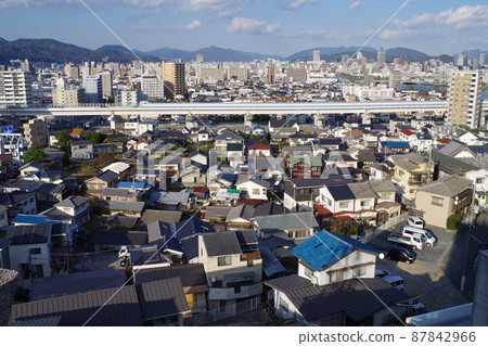 從江波山氣象館的屋頂看到的江波地區的房屋 87842966