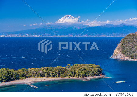 (靜岡縣)西伊豆邊田和美浜岬上的富士山 (靜岡縣)西伊豆邊田和美浜岬上的富士山 87843565