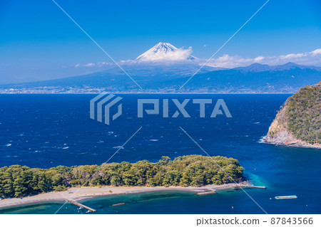 (靜岡縣)西伊豆邊田和美浜岬上的富士山 (靜岡縣)西伊豆邊田和美浜岬上的富士山 87843566