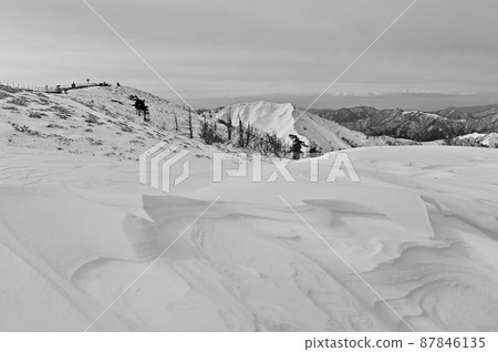 日本 100 座名山“鶴木山”、“次郎山”和須賀布拉 87846135