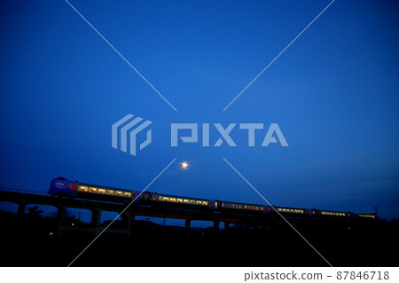 Kiha 283 series Ozora going through the viaduct of blue time 87846718