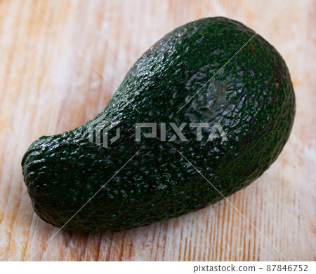 Fresh green avocado Fresh green avocado 87846752