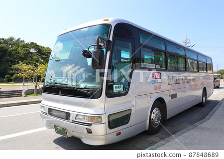Okinawa Nakijin Untenko Bus Stopped in front of Untenko Passenger Terminal 87848689