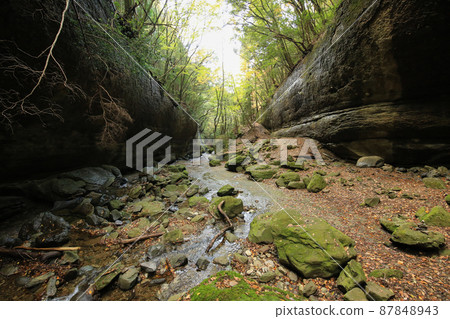 Toon City, Ehime Prefecture, Autumn Waterfall in the Okugawa Valley Toon City, Ehime Prefecture, Autumn Waterfall in the Okugawa Valley 87848943