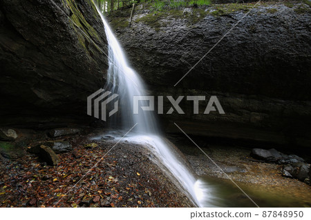 Toon City, Ehime Prefecture, Autumn Waterfall in the Okugawa Valley 87848950