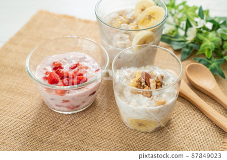 Three types of overnight oats Three types of overnight oats 87849023