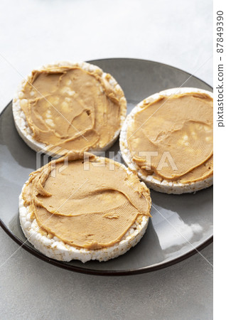 Peanut butter and rice cakes sandwich. Healthy protein snack. Peanut butter and rice cakes sandwich. Healthy protein snack. 87849390