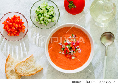 Traditional spanish cold tomato soup of fresh raw vegetables Traditional spanish cold tomato soup of fresh raw vegetables 87850012