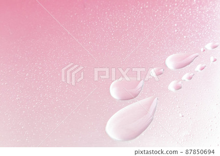 水滴和粉紅色漸變背景 87850694