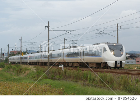 北陸本線野野市松東JR西683系列T23+T32+T18編隊（金澤）雷鳥 87854520