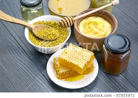 Fresh flower honey of different varieties, pollen and honeycomb Fresh flower honey of different varieties, pollen and honeycomb 87855972
