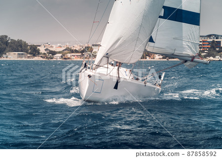 Sailing in the wind through the waves Sailing in the wind through the waves 87858592