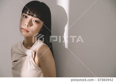 Natural beauty image of a woman in her 20s Natural beauty image of a woman in her 20s 87860942