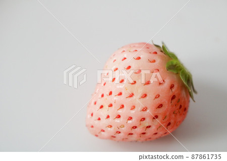 White strawberry White strawberry 87861735