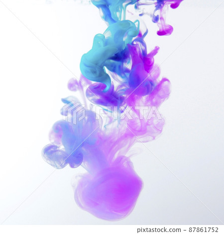 在水下蔓延的五顏六色的顏料 87861752