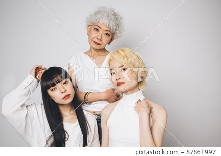 Multi-generational beauty image and variety of beauty Multi-generational beauty image and variety of beauty 87861997