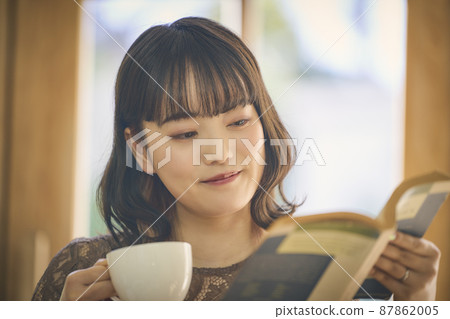 讀書的女人 讀書的女人 87862005