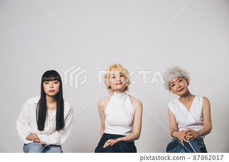 Multi-generational beauty image and variety of beauty Multi-generational beauty image and variety of beauty 87862017