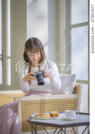 咖啡館相機的女人 咖啡館相機的女人 87863927