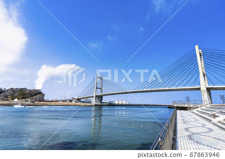 福島縣相馬市藍天和松川浦大橋 福島縣相馬市藍天和松川浦大橋 87863946