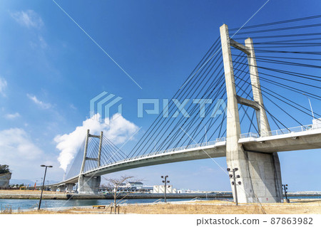 福島縣相馬市藍天和松川浦大橋 福島縣相馬市藍天和松川浦大橋 87863982