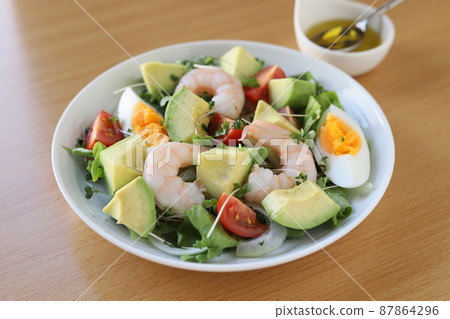 Shrimp and avocado salad 87864296