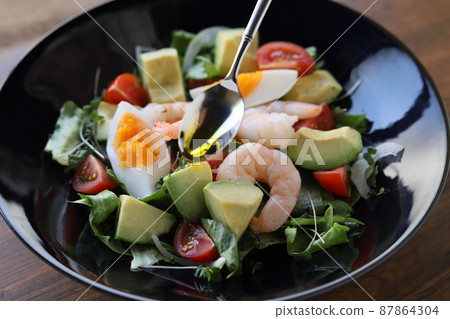 Shrimp and avocado salad Shrimp and avocado salad 87864304