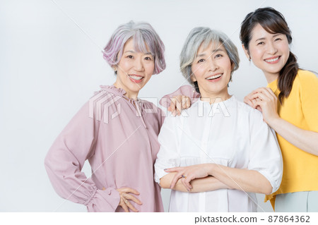 三個中年婦女的肖像 87864362
