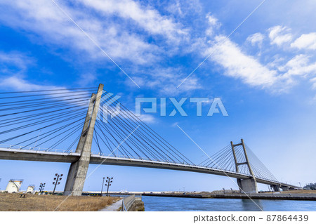 福島縣相馬市藍天和松川浦大橋 福島縣相馬市藍天和松川浦大橋 87864439