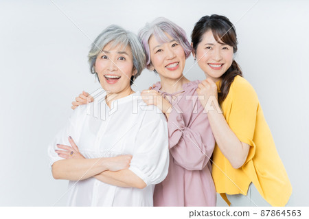 三個中年婦女的肖像 三個中年婦女的肖像 87864563