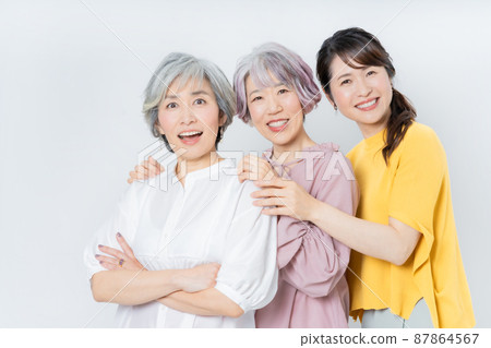 三個中年婦女的肖像 三個中年婦女的肖像 87864567