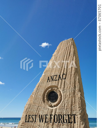 Surfers Paradise Esplanade ANZAC War Memorial Stone with the shape looks like a fin and the text 'Lest We Forget'. 87865701