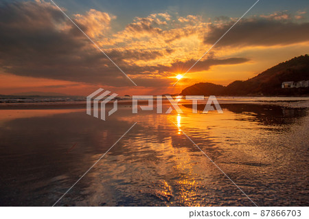 Sunset reflection Sunset reflection 87866703