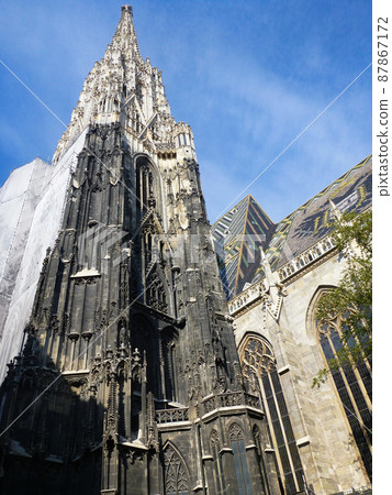 St. Stephen's Cathedral, a Gothic cathedral in Vienna, Austria 87867172