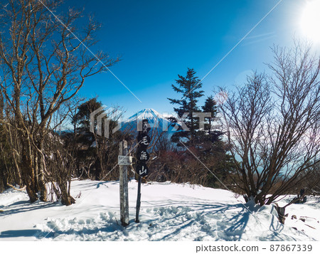 Mt. Fuji covered with snow from the top of Mt. Mohashi in Shizuoka Prefecture Mt. Fuji covered with snow from the top of Mt. Mohashi in Shizuoka Prefecture 87867339