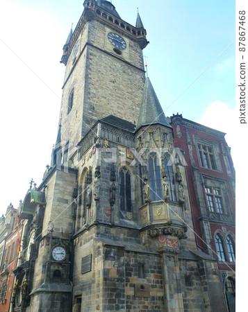 Clock tower with traditional astronomical clock at the Old Town Square in Prague, Czech Republic 87867468