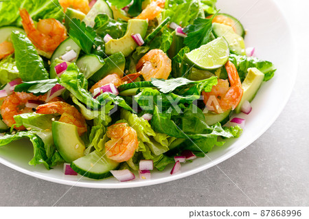 Shrimps avocado salad with cucumbers and lettuce Shrimps avocado salad with cucumbers and lettuce 87868996