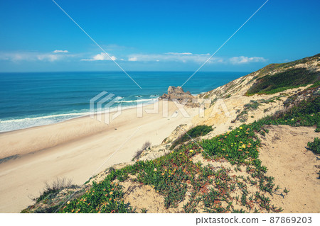 Rocky seashore on a sunny day. Areeira the beach, Portugal, Europe 87869203