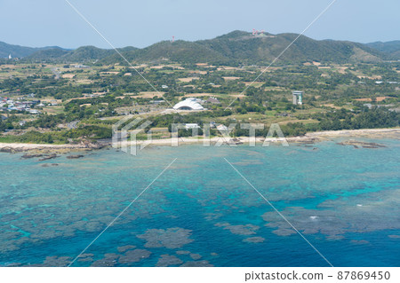 Landing at Amami Airport Landing at Amami Airport 87869450