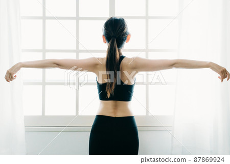 女性身體（後視圖） 87869924