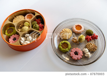 Assortment of cookies 87870003