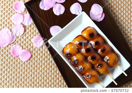 Mitarashi dumpling  87870732