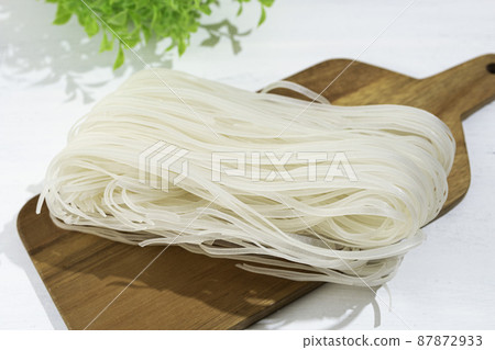 Thai dried rice noodles (noodles made from rice flour and tapioca starch) Thai dried rice noodles (noodles made from rice flour and tapioca starch) 87872933