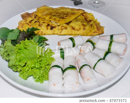 越南菜、生春捲和米餅 87873571